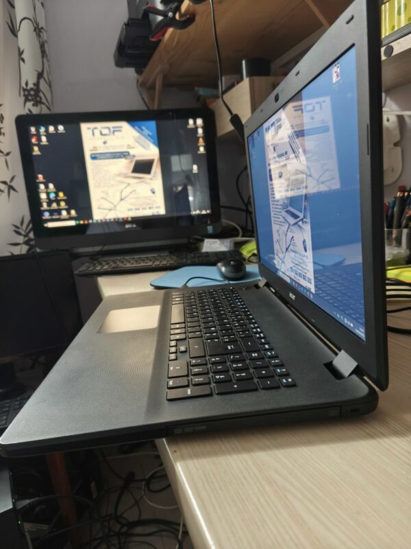Ordinateur portable acer ES1-711 de 17,3 pouces reconditionné – Image 3