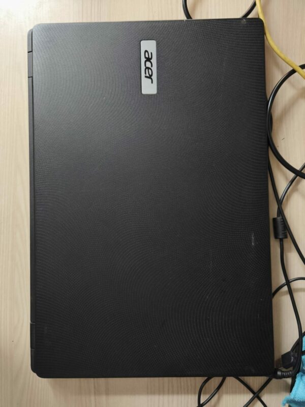 Ordinateur portable acer ES1-711 de 17,3 pouces reconditionné – Image 8