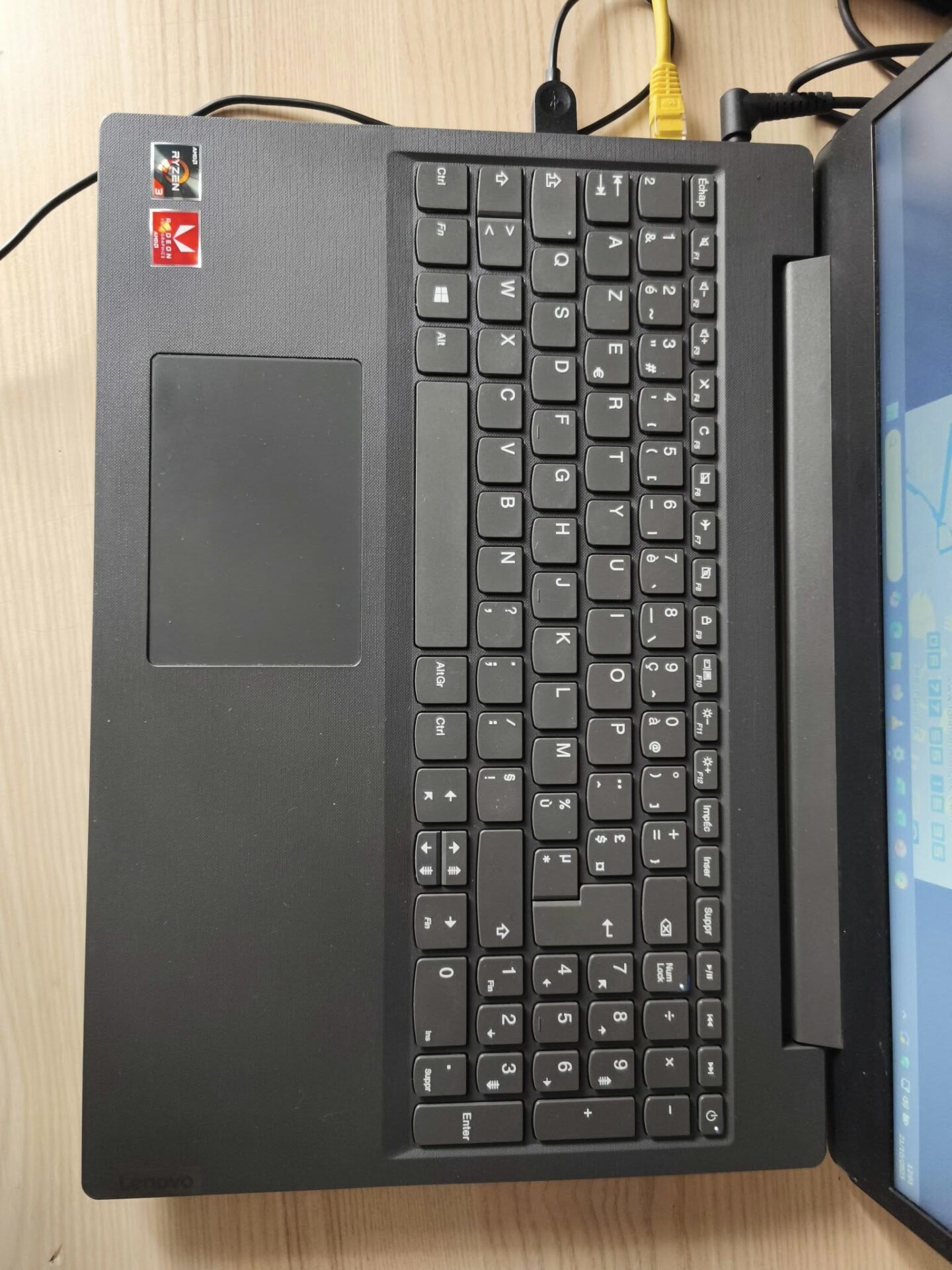 Tof Informatique Ordinateur portable Lenovo Ordinateur portable Lenovo V155 15,6" – Reconditionné – Ryzen 3 / SSD + HDD / Windows 11 Pro Ordinateur portable Lenovo V155 15,6" – Reconditionné – Ryzen 3 / SSD + HDD / Windows 11 Pro – Image 7